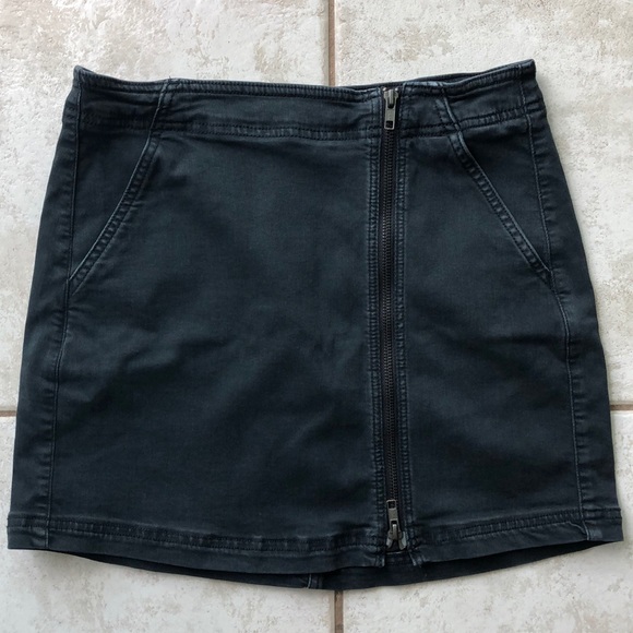 american eagle black jean skirt